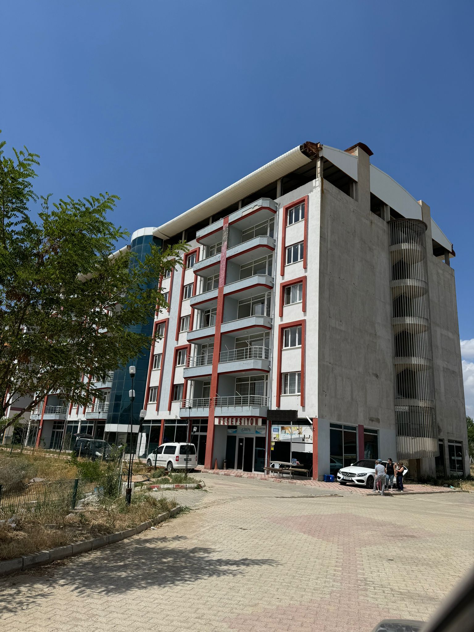 AFYON İHSANİYE GAZLIGÖL TERMAL NİTELİKLİ KULLANIMA UYGUN 4.KAT  (1+1) 73 M² SATILIK DAİRE 